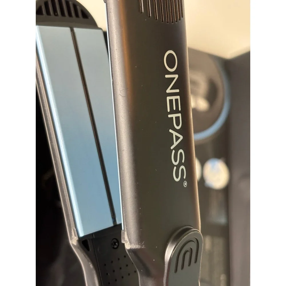 Bio‎ Ionic OnePass Pro Straightening Iron 1.5 Inch NanoIonic Ceramic Flat Iron